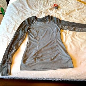 MPG Woman’s sports top long sleeve shirt top, size small excellent condition